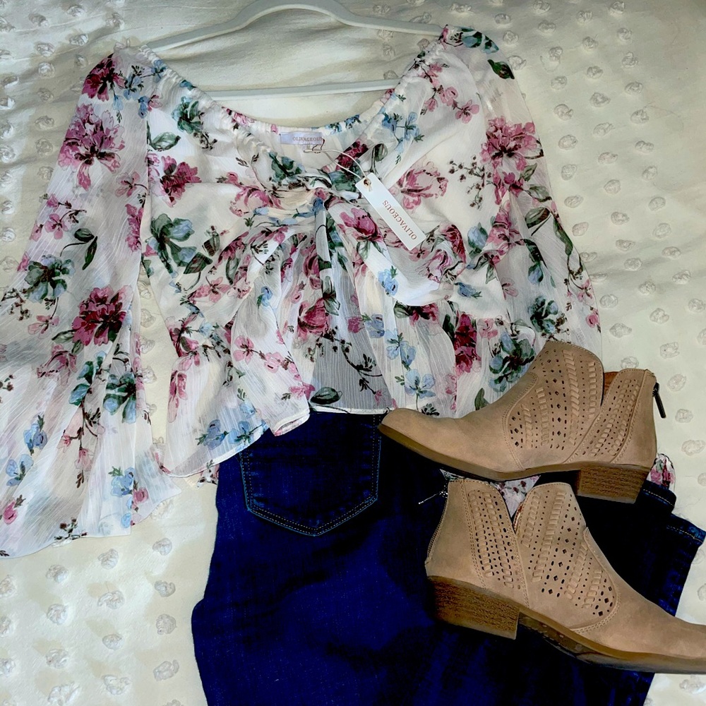 floral bubble sleeve blouse.